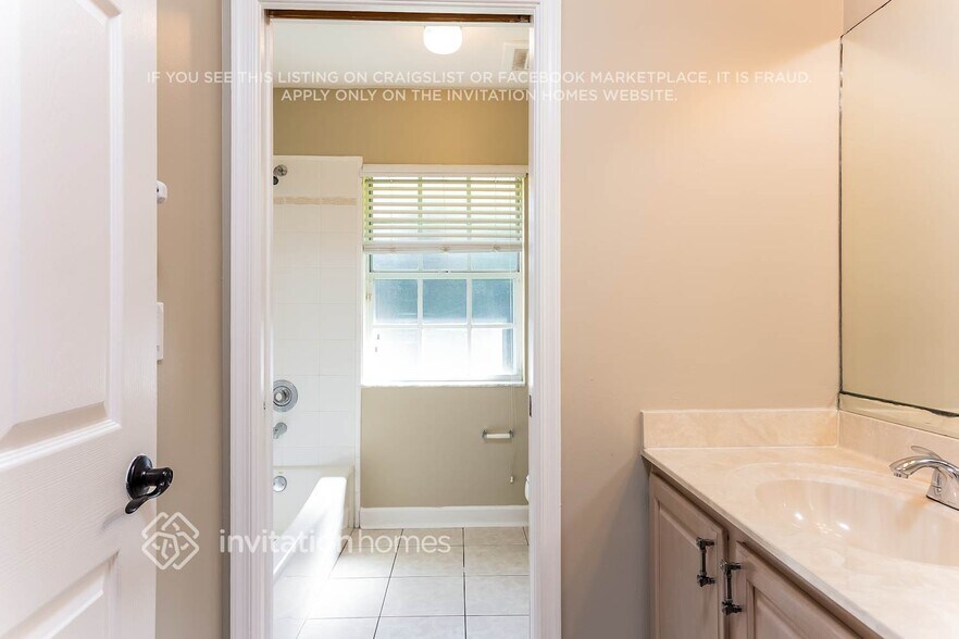 Building Photo - 13740 Cromer Ct