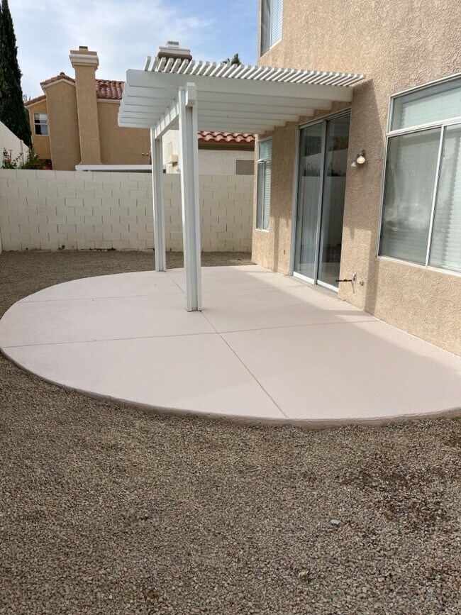 Building Photo - Encounter the ultimate luxury living exper...