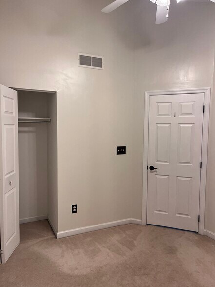 Building Photo - 304 Berrington Ct