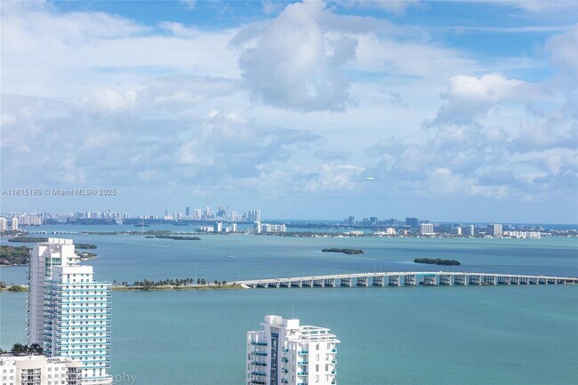 Building Photo - 1900 N Bayshore Dr