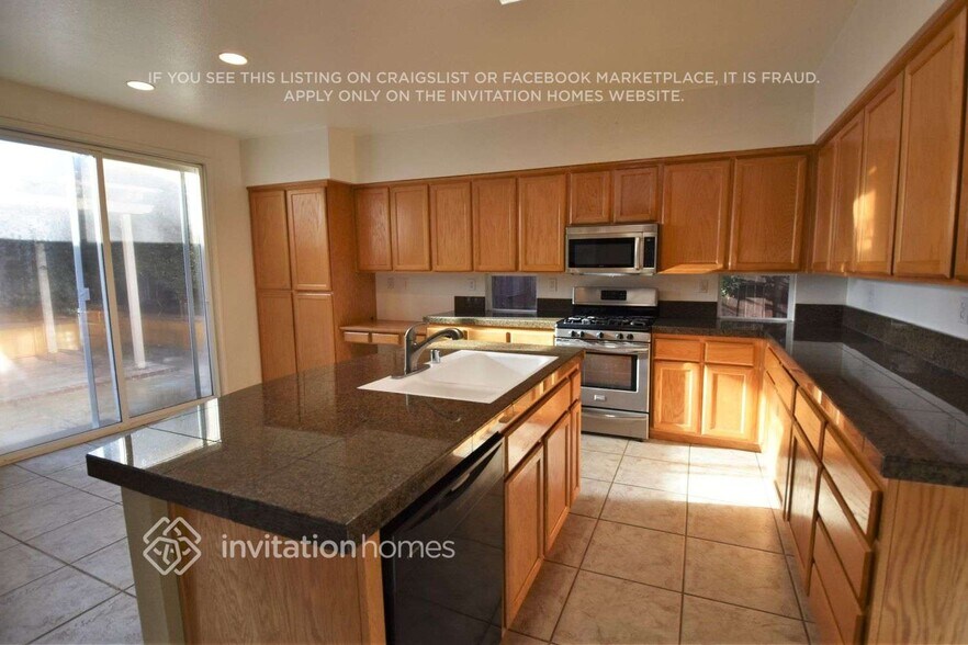 Building Photo - 9554 E Park Dr
