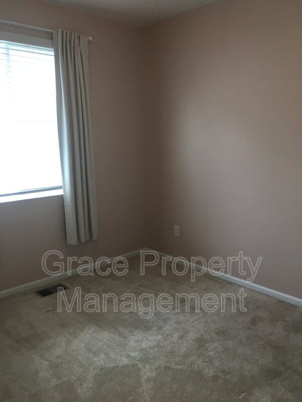 Building Photo - 9681 Truckee St