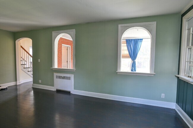 Building Photo - 2302 Rudy Rd