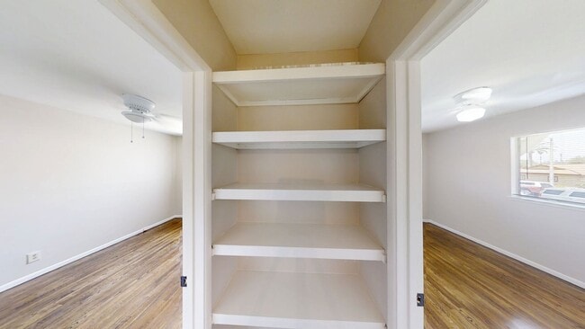 Building Photo - Beautiful 3 bedroom, 2 bathroom home in Re...