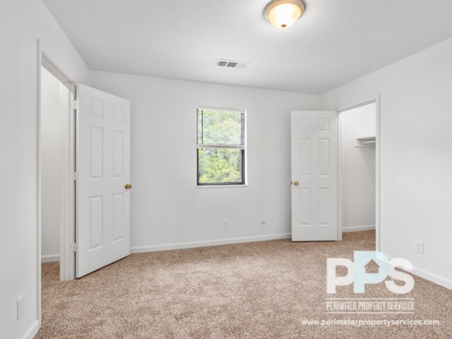 Building Photo - 1510-1512-1514 Pine Log Road