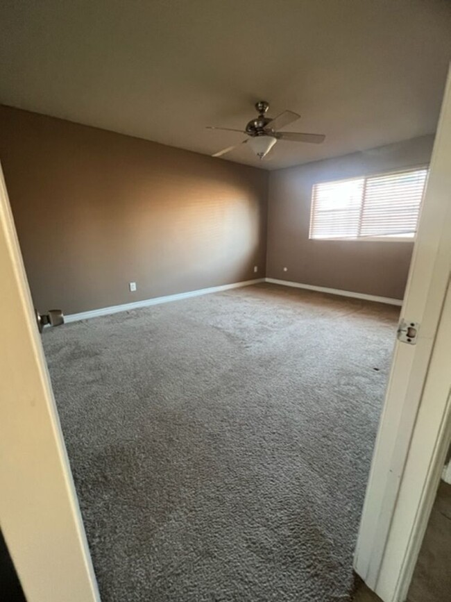 Building Photo - Two Bedroom, One Bath Condominium Home Com...