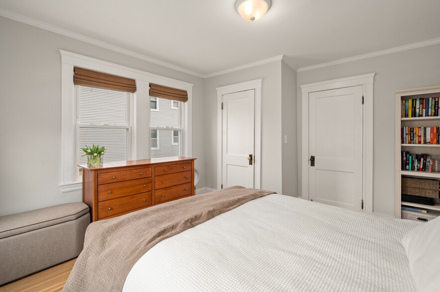 Building Photo - 37 Everett St