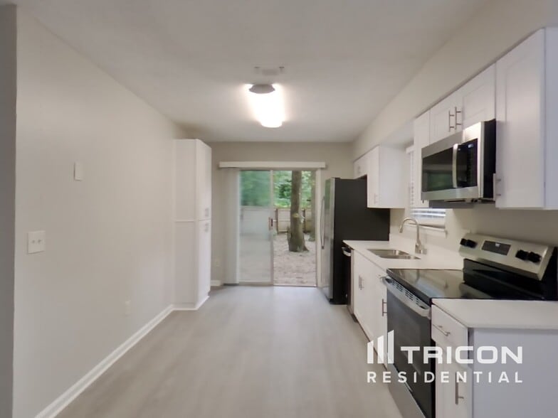 Building Photo - 3572 Raymur Villa Dr
