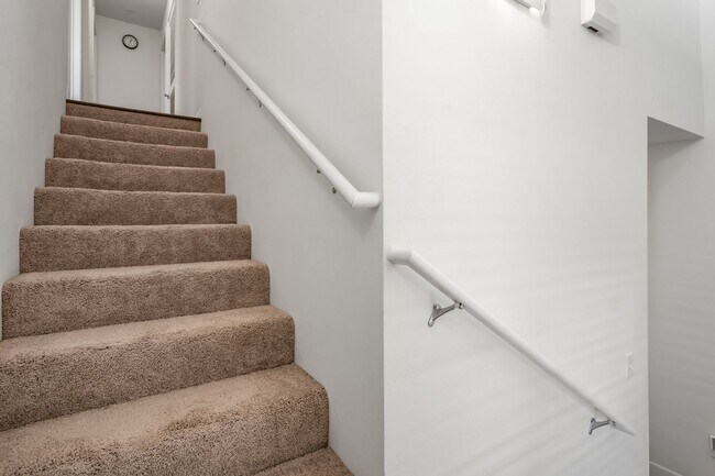 Building Photo - Furnished Townhome with Garage, 3 bedroom/2.5 Bathroom at Kamalani Flats