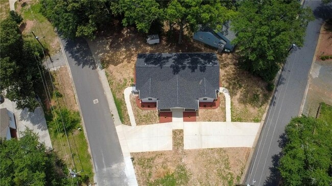 Building Photo - 319 Stokes Ave