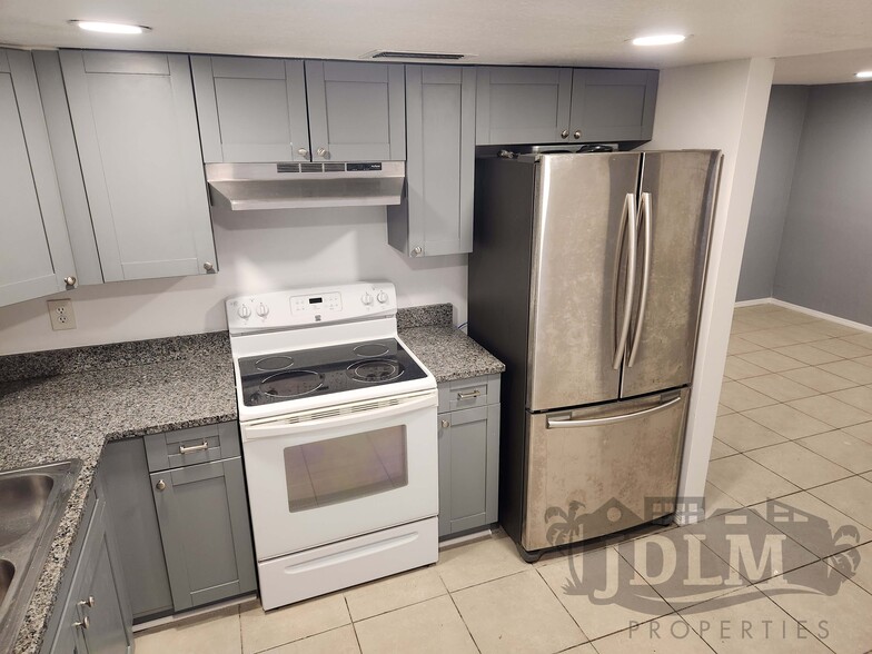 Building Photo - 12515 1st Is