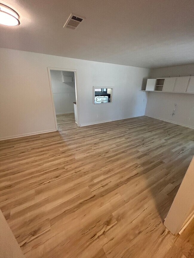 Building Photo - 2820 Yorkshire St