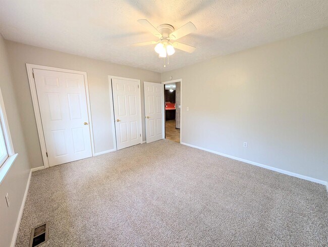 Building Photo - 6003 Sunrise Dr