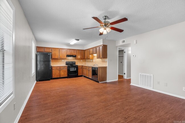 Building Photo - 151 Summerwood Dr