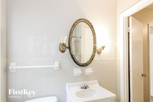 Building Photo - 3233 Earl Dr