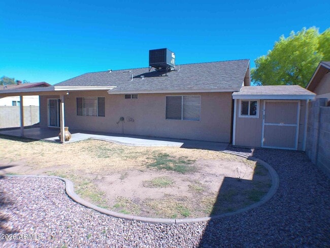 Building Photo - 5625 W Sunnyside Dr