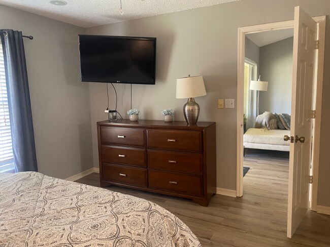 Building Photo - 621 Squire Cir