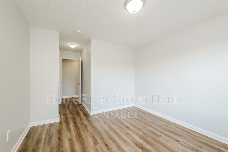 Building Photo - 3140 Kensington Pl