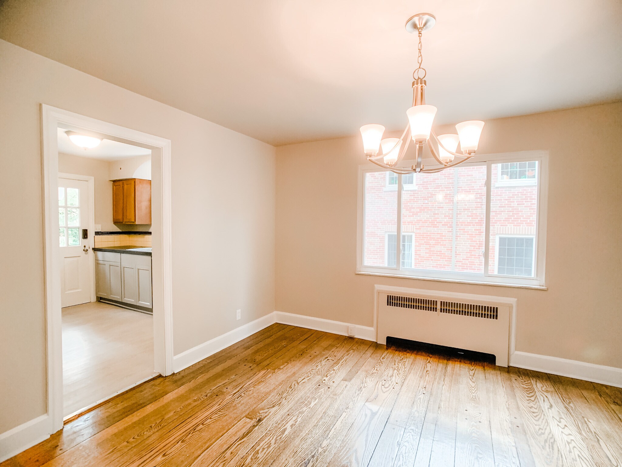 Dining Room #2 - 6260 Rogers Park Plz