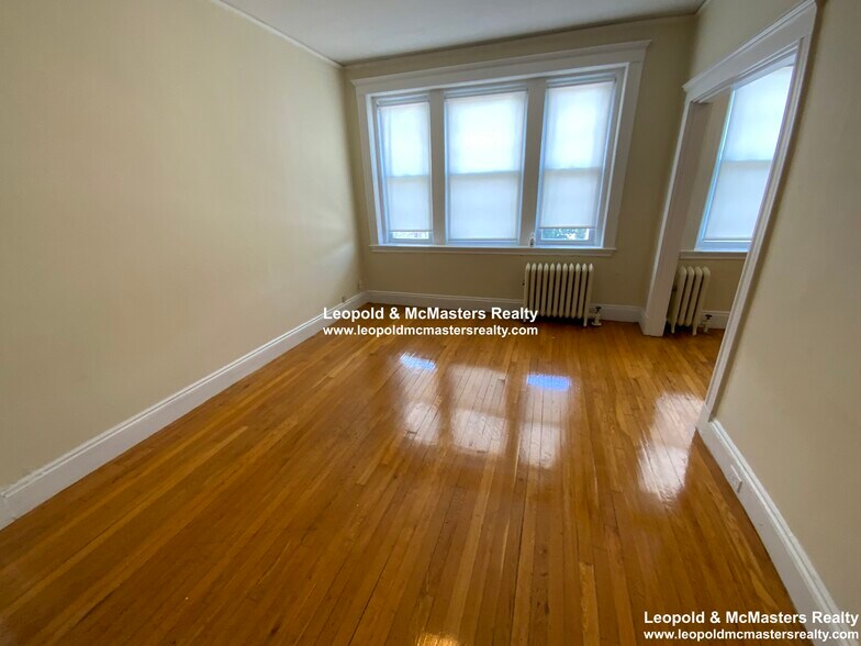 Building Photo - 217 Kelton St