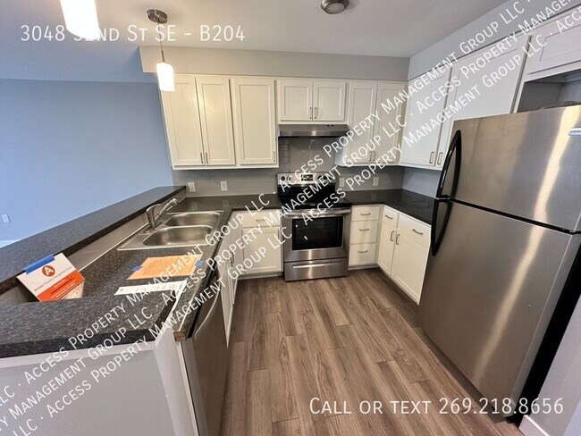 Building Photo - Great SE Side area close to 28th St and Be...