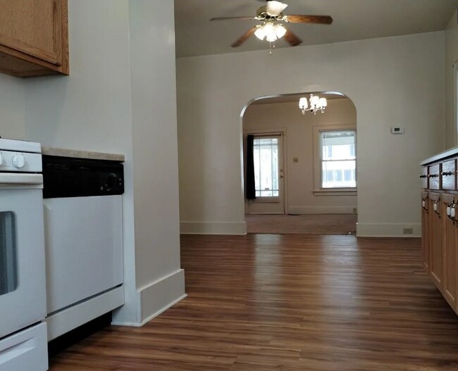 Building Photo - 1140 E Dayton St