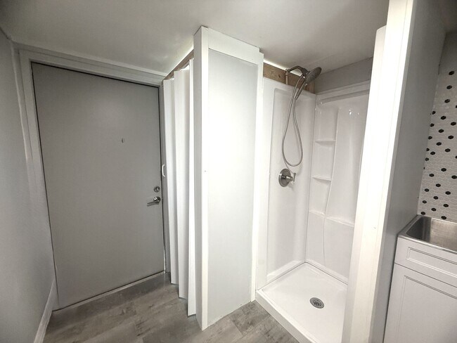 Building Photo - 8239 Suncoast Dr