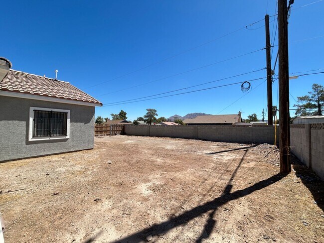 Building Photo - Single Story Home with No HOA