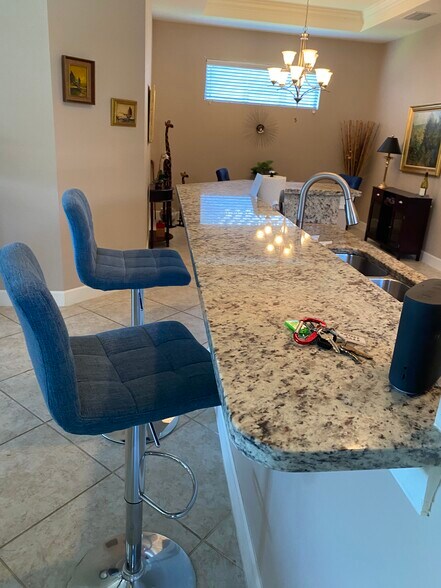 Breakfast bar - 8344 Lucello Ter N
