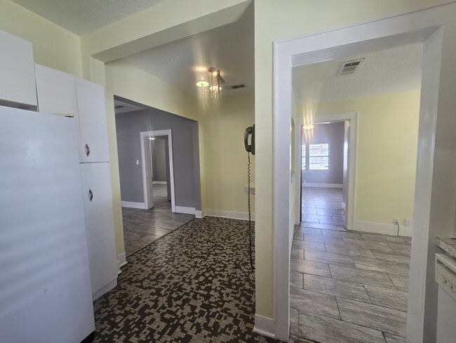 Building Photo - 3828 Avenue S 1/2