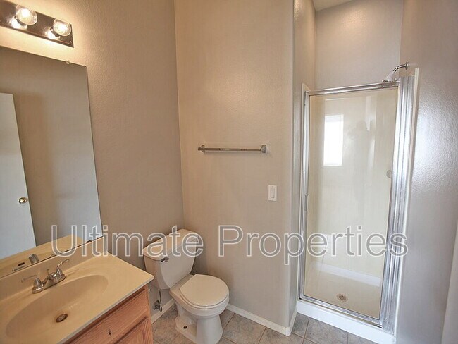 Building Photo - 11808 W Cambridge Ave