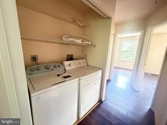 Building Photo - 7212 Lost Spring Ct