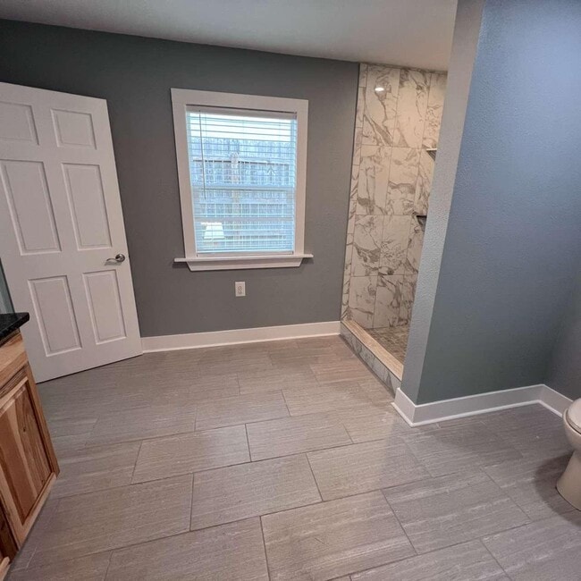 Building Photo - 121 Harbeson Ave SE