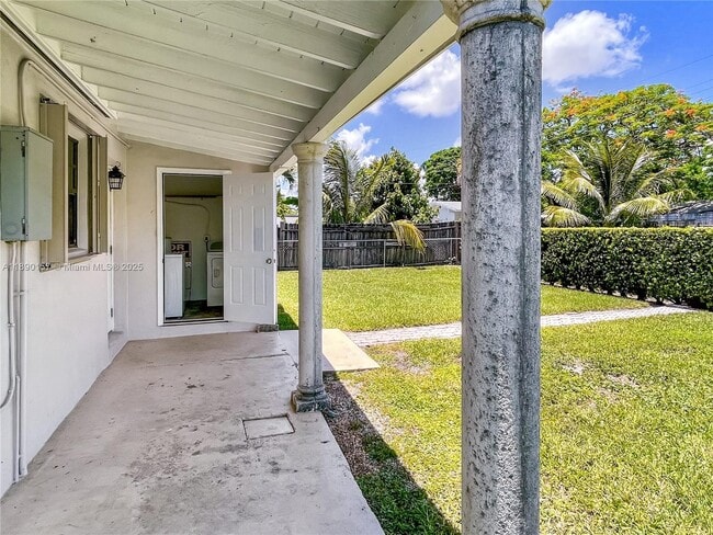Building Photo - 5245 SW 98th Ct