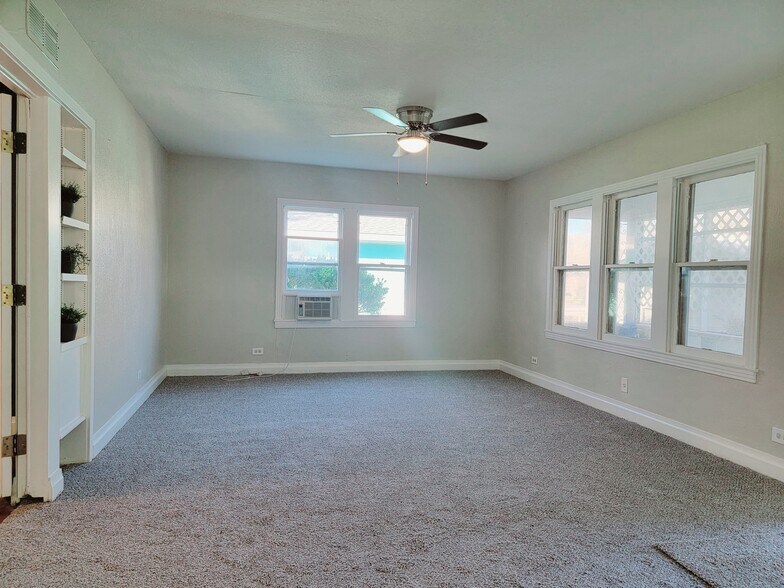 Living Room - 813 28th St