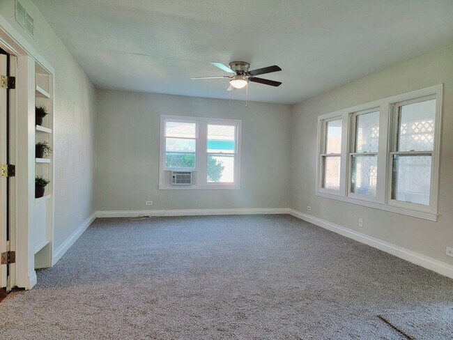 Living Room - 813 28th St