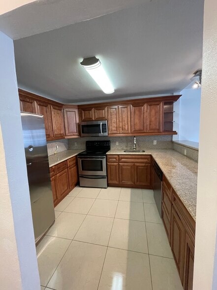 Big kitchen - 1460 NE 169th St