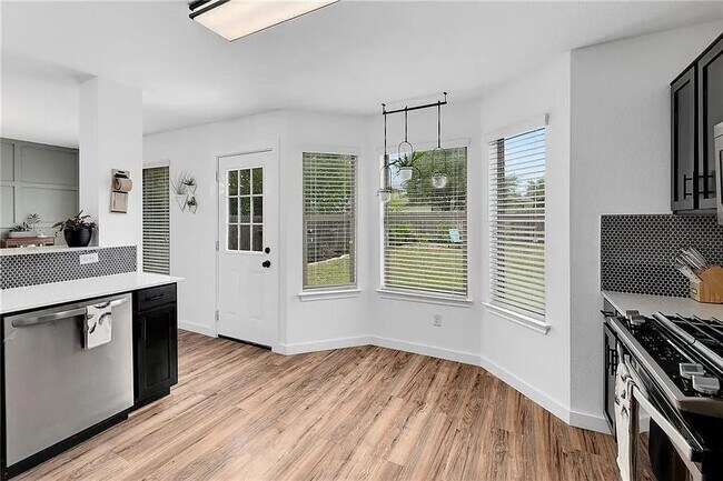 Building Photo - 15010 Parrish Ln