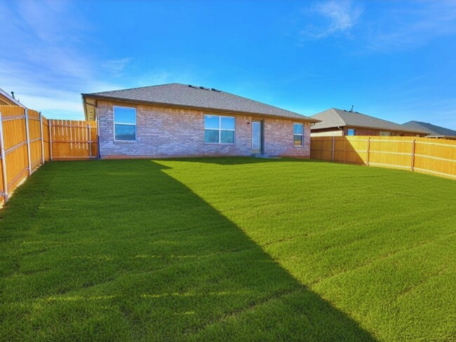 Building Photo - Stunning Brand-New 3-Bedroom Home in Guthrie!