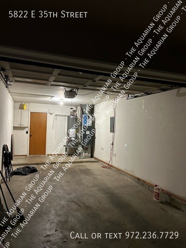 Building Photo - 5822 E 35th St
