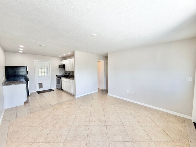 Building Photo - RFR (543 103rd Ave)