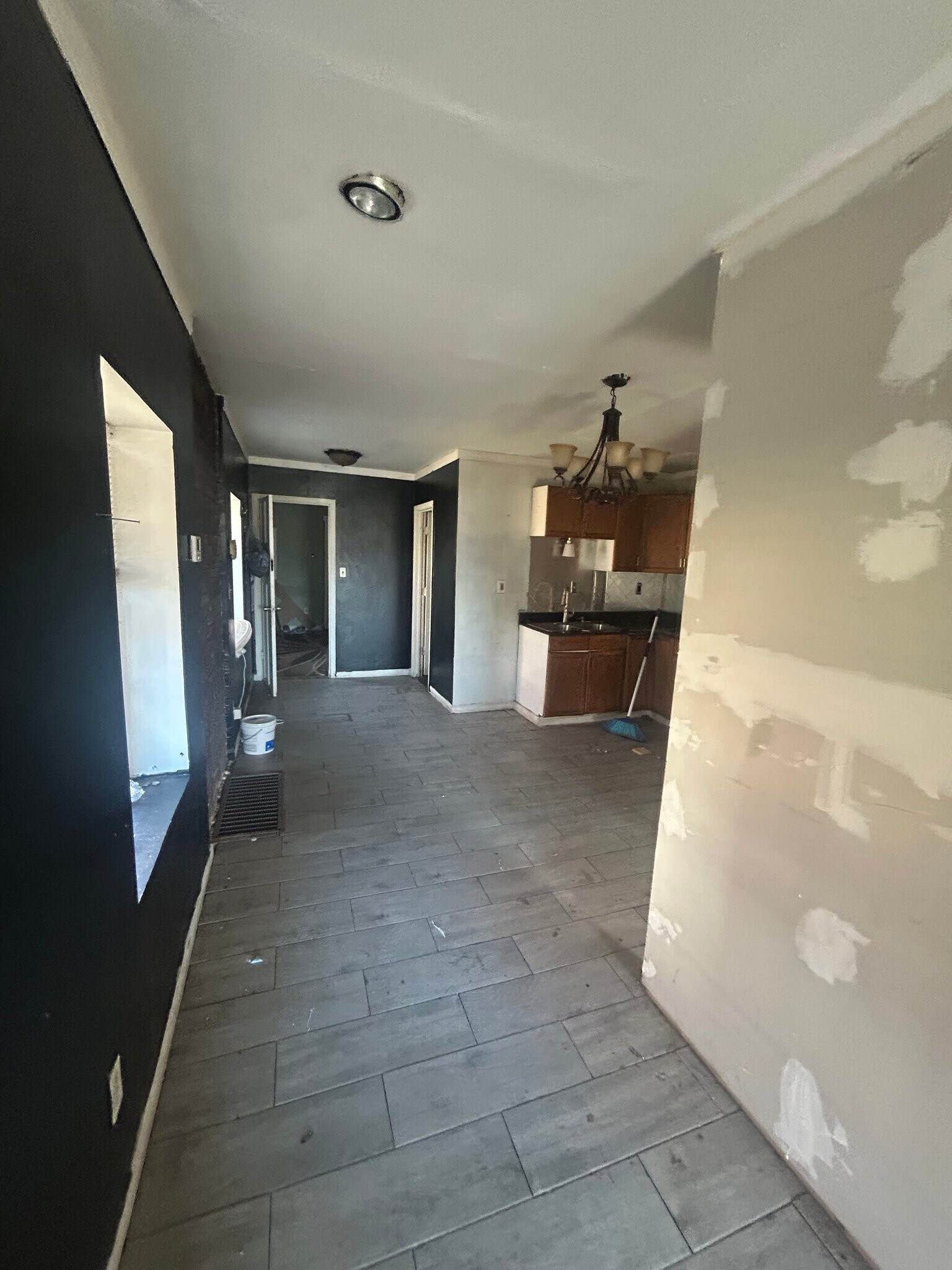 Building Photo - 3819 Kossuth Ave