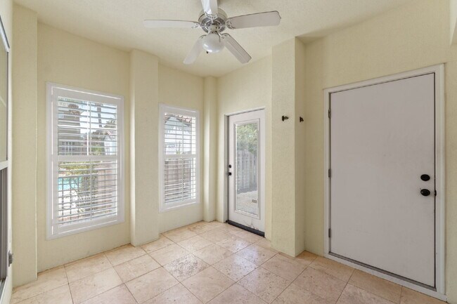 Building Photo - 3 bedroom/ 2.5 bathroom in Destin, FL!