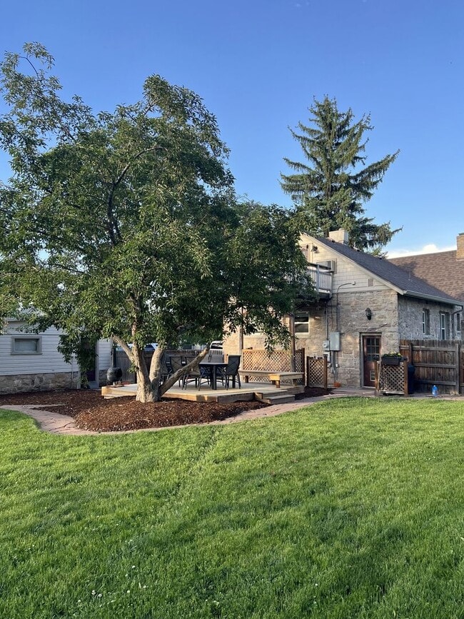 Building Photo - LITTLETON CHARM!!! CORNER LOT, BRICK HOME WITH GARAGE, AVAILABLE NOW, $0 DEPOSIT OPTIONS