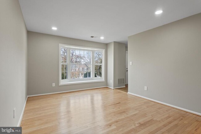 Building Photo - 941 Sherwood Ct