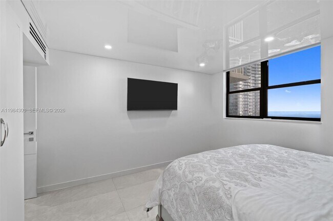 Building Photo - 210 174th St