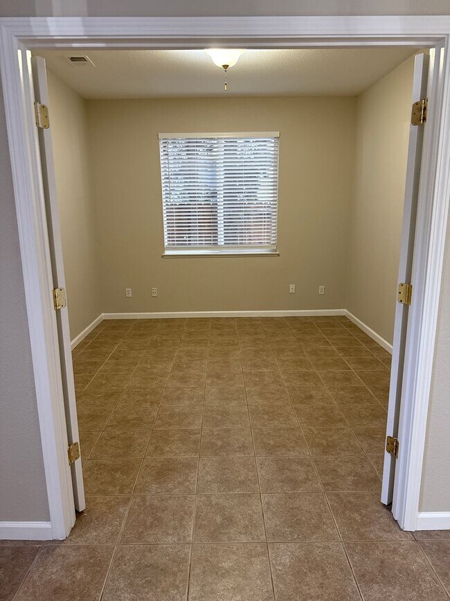 Building Photo - Everything you wanted