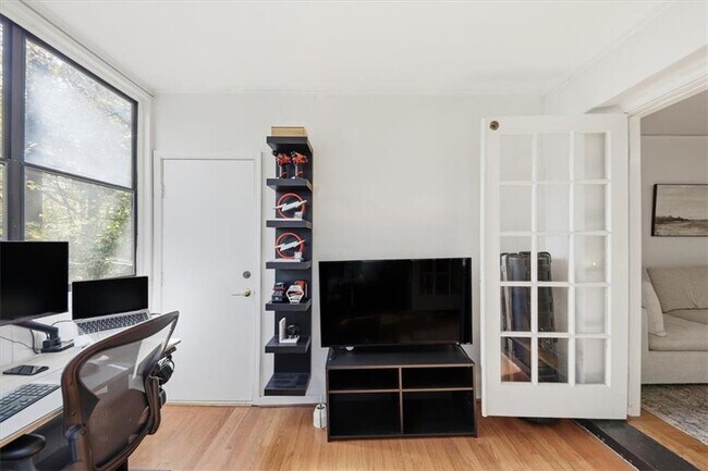 Building Photo - 133 Woodmere Square NW