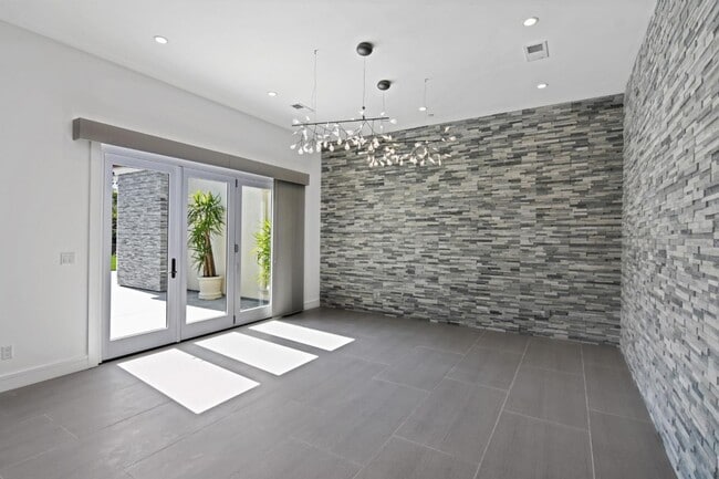 Building Photo - 1505 Wedgewood Dr
