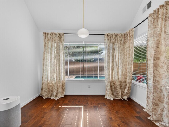 Building Photo - 1676 Beaconshire